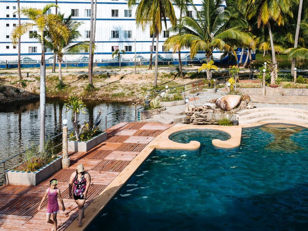 Aunchaleena Beach Front Resort фото 16