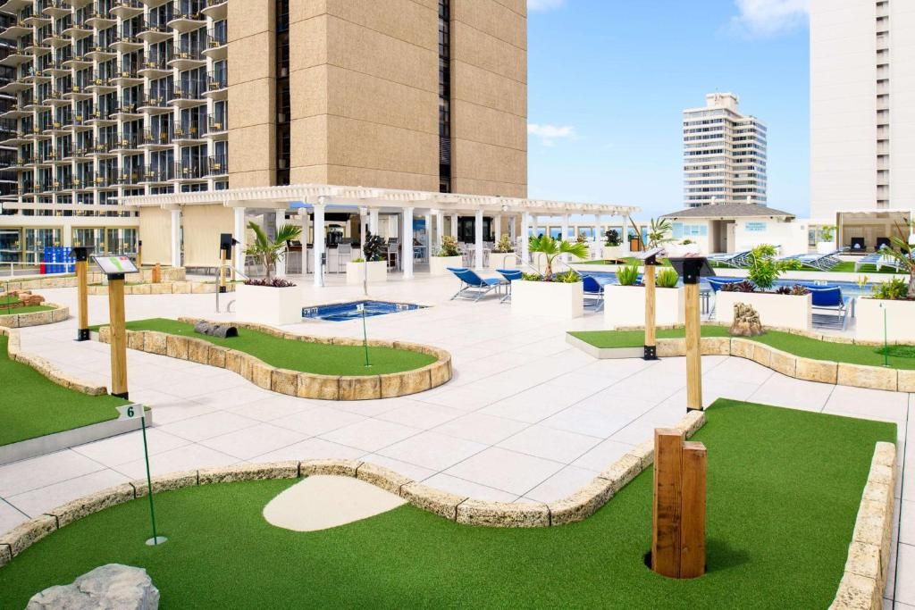 Hilton Waikiki Beach Hotel фото 28