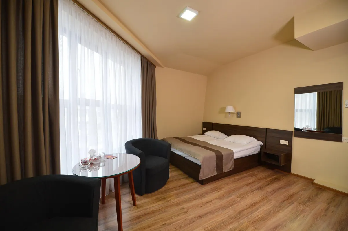 Deluxe Hotel Yerevan фото 2