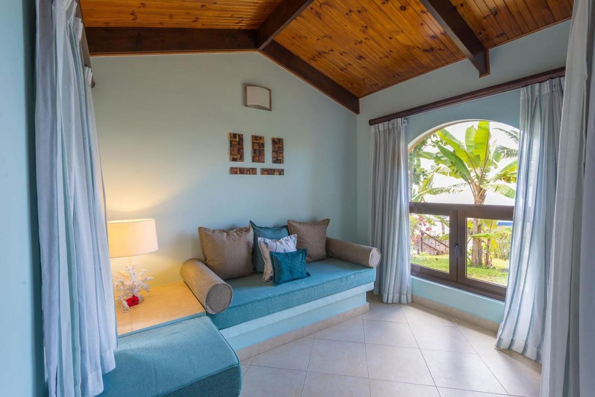 Coco De Mer & Black Parrot Suites фото 21