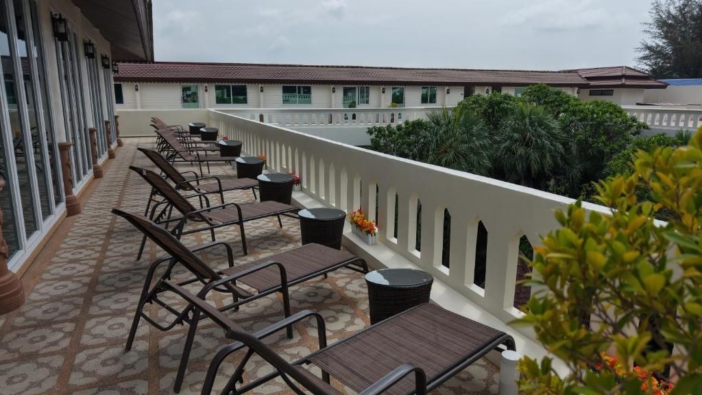 Quality Resort and Spa Patong Beach фото 92