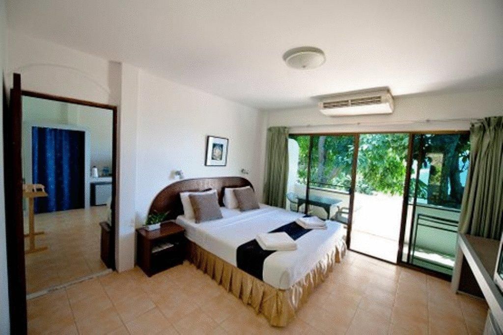 Karon Cliff Bungalows фото 31