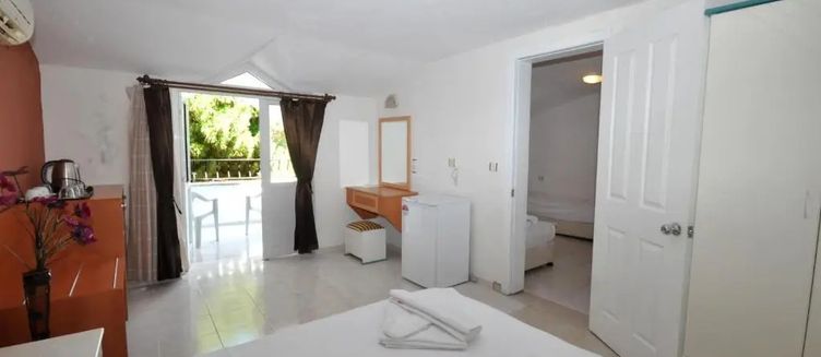 Фото отеля Lale Hotel