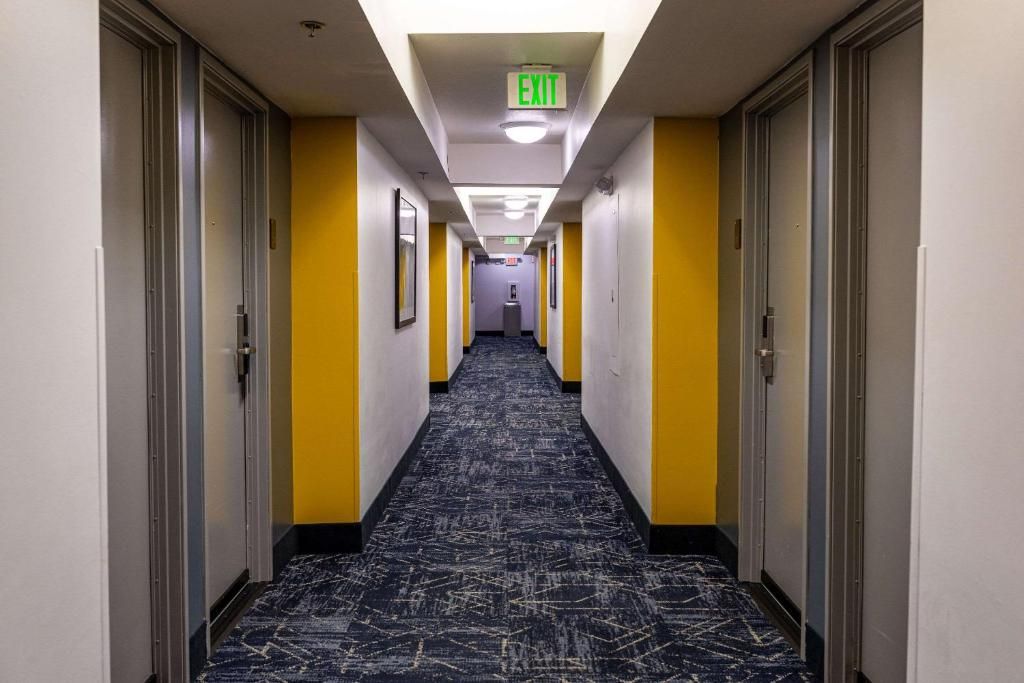 Comfort Inn & Suites Near Universal - North Hollywood – Burbank фото 9