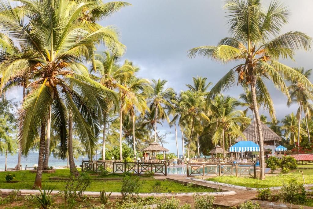 Mermaids Cove Beach Resort & Spa фото 46