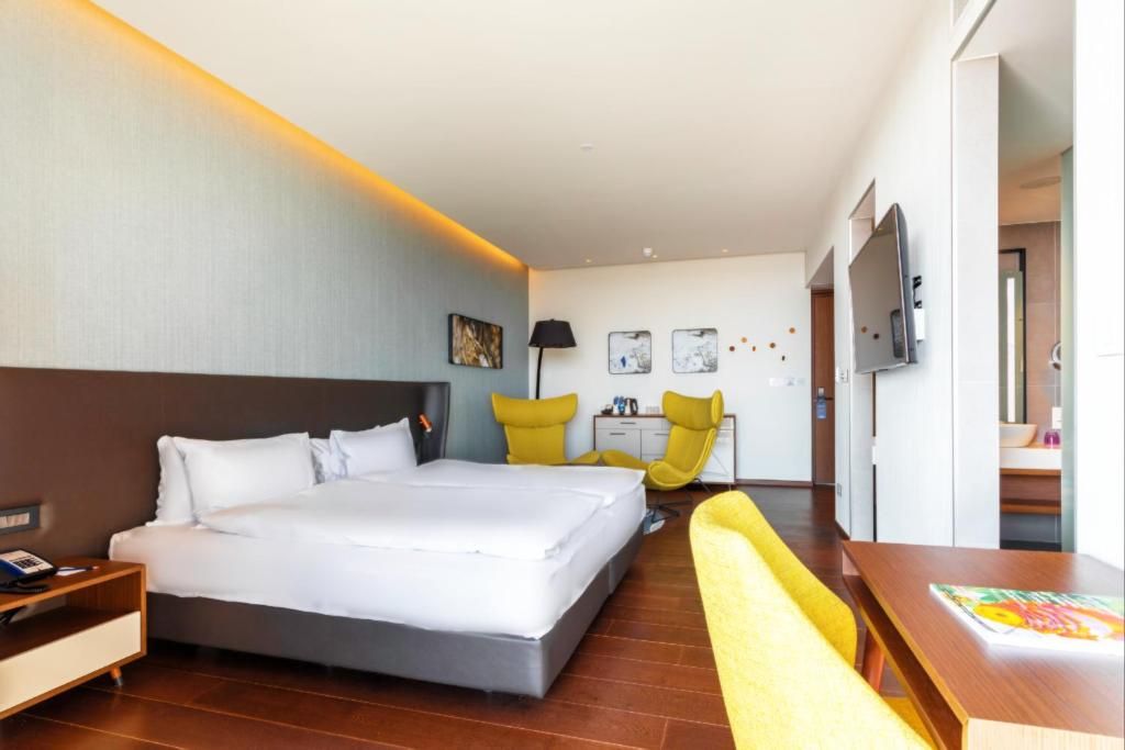 Radisson Blu Hotel, Larnaca фото 2