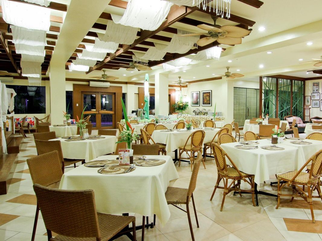 Boracay Tropics Resort Hotel фото 27