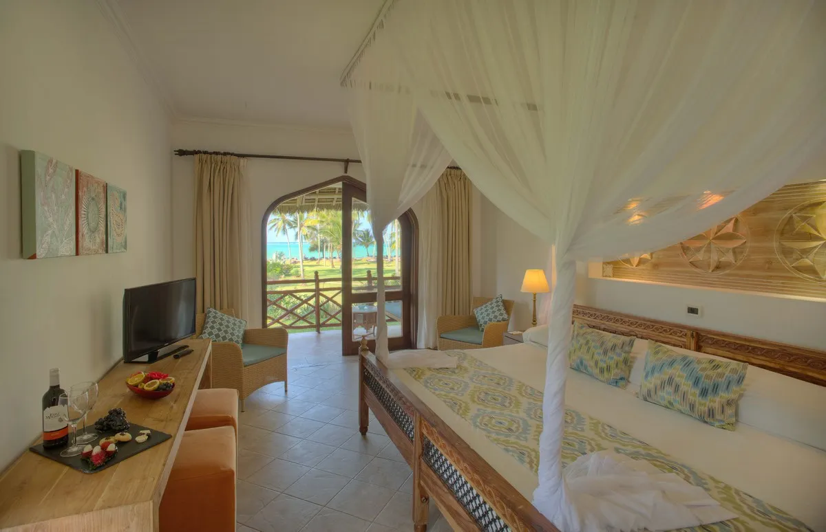 Bluebay Beach Resort & Spa фото 3
