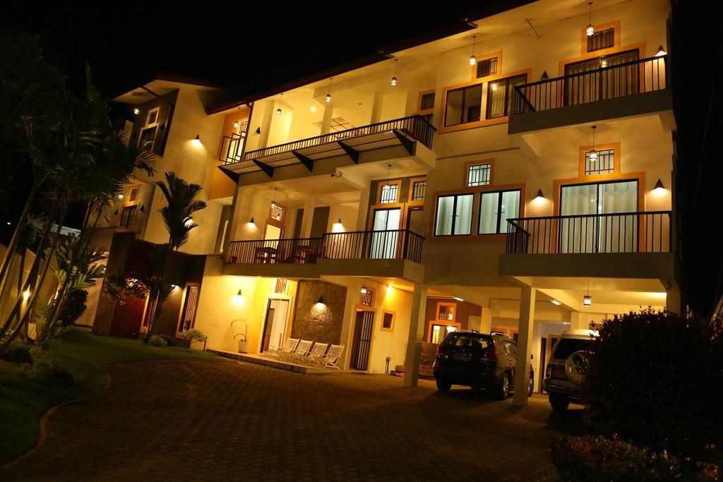 Yoho Hotel Apna фото 0