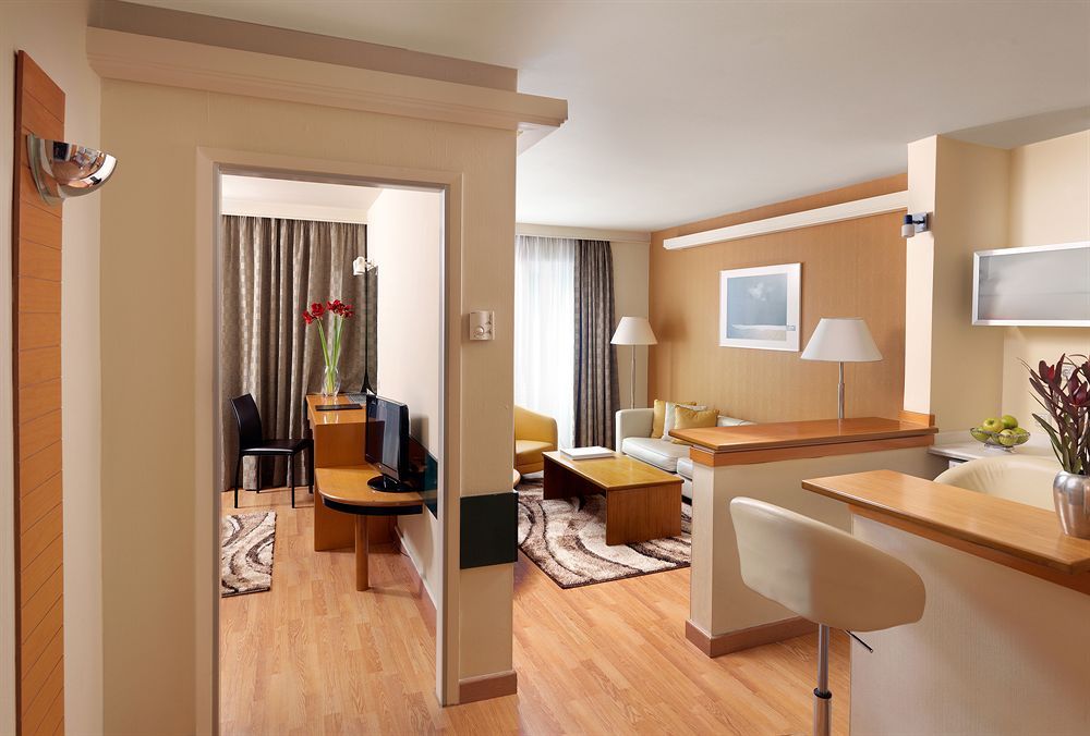 Blazer Suites Hotel фото 44