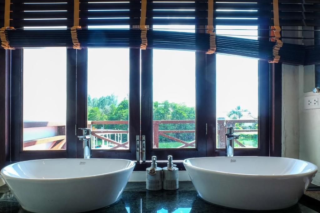 Bhu Tarn Koh Chang Resort & Spa фото 60
