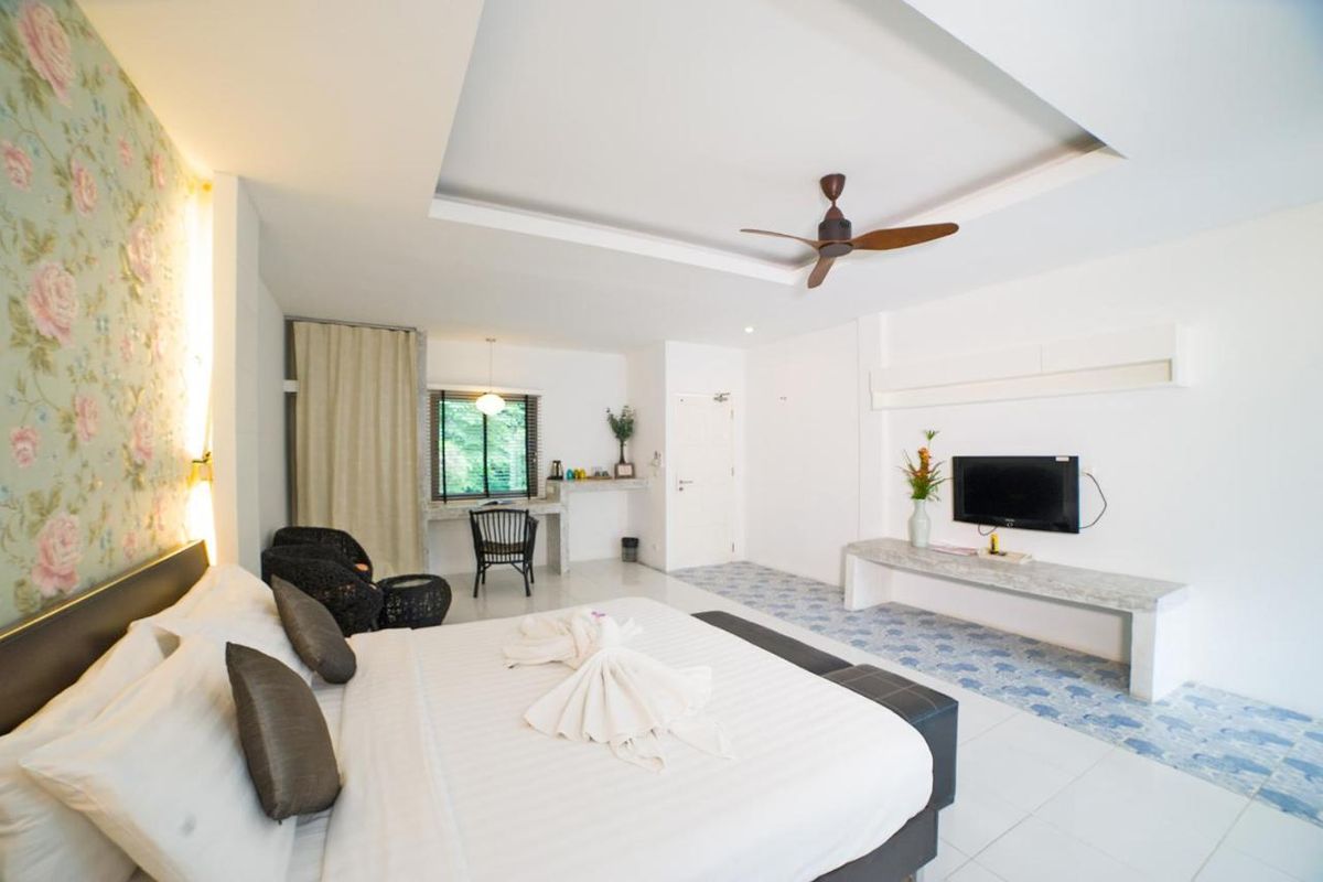 Surintra Boutique Resort фото 4