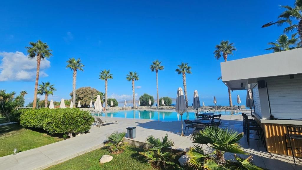 Irina Beach Hotel & Apartments фото 10