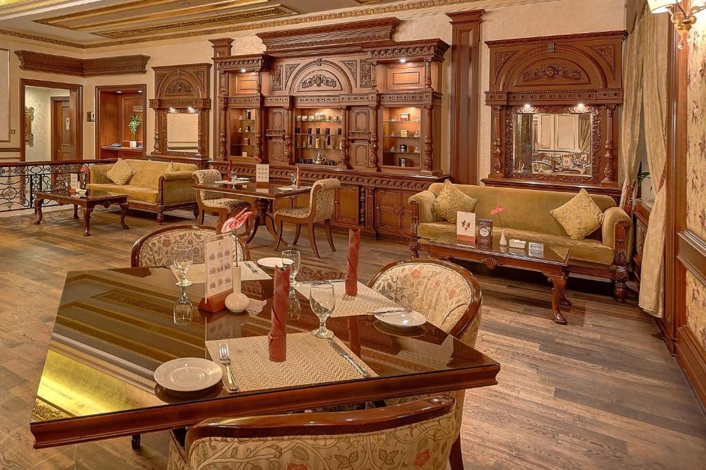 Royal Ascot Hotel фото 43