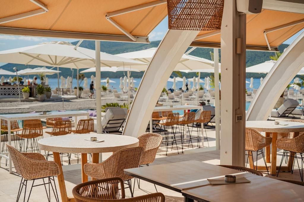Lazure Hotel & Marina фото 55