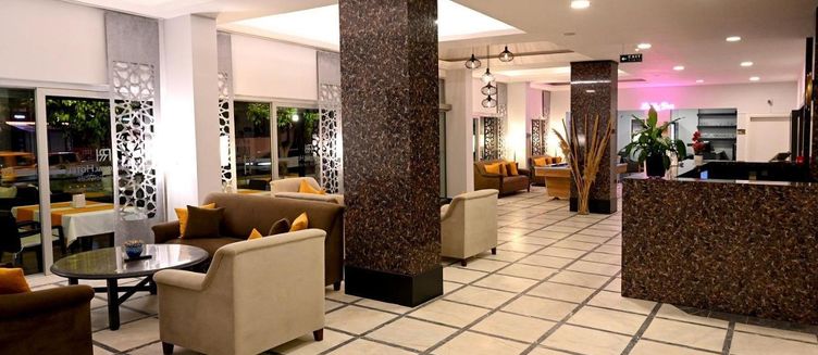 Фото отеля Roxx Royal Hotel