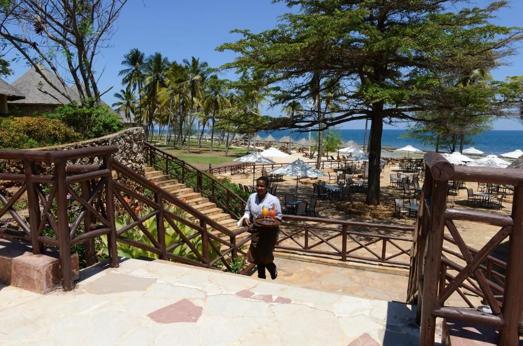 Ledger Plaza Bahari Beach фото 21