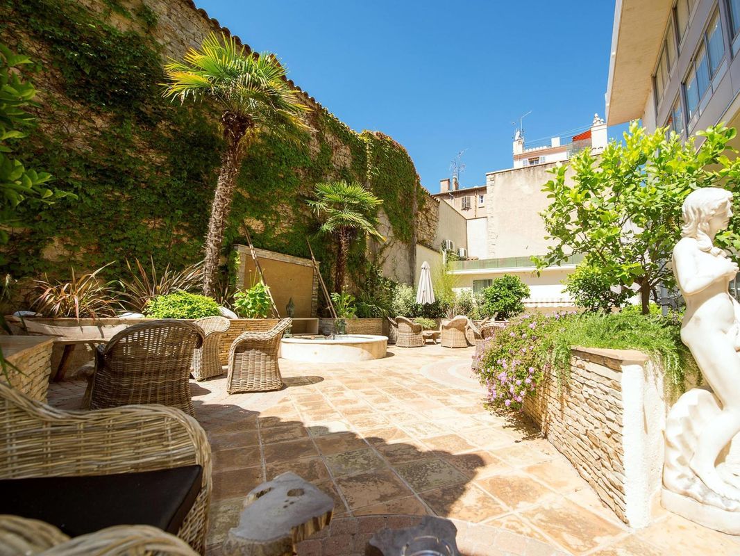 Best Western Plus Le Patio des Artistes Wellness Jacuzzi фото 9