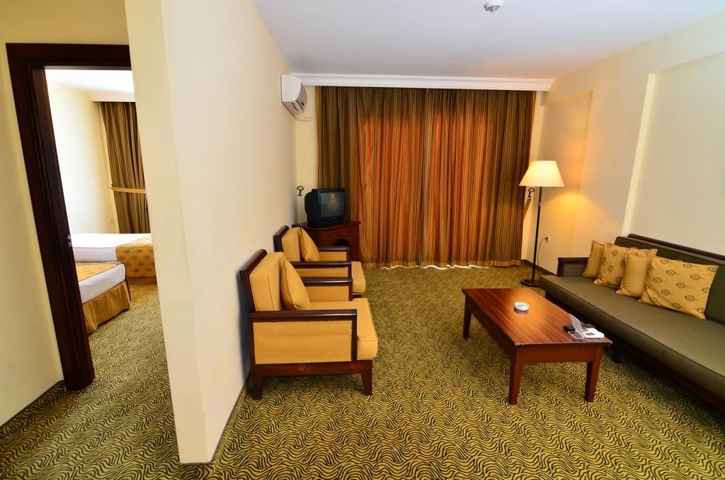 Royal Garden Suit Hotel фото 19