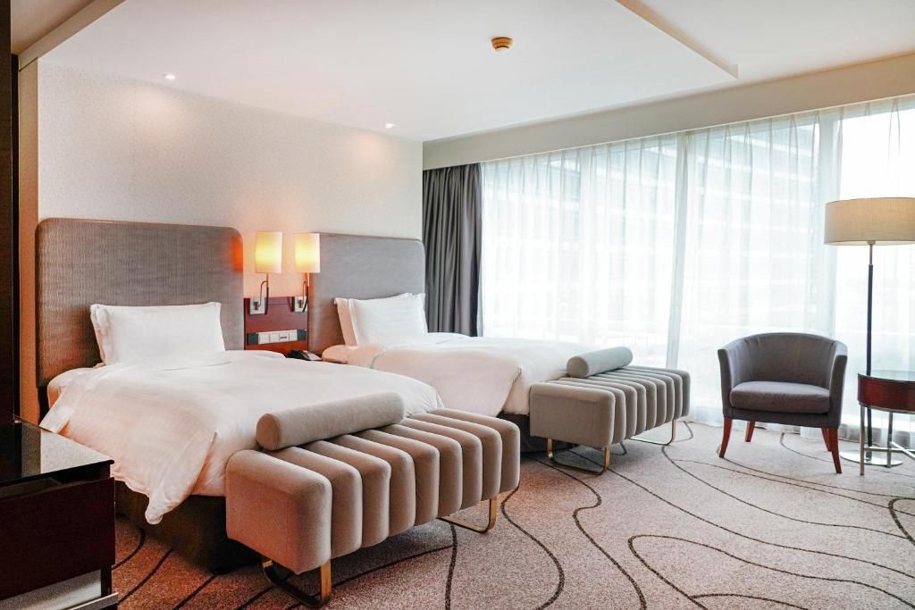 Pullman Shanghai Skyway Hotel фото 3