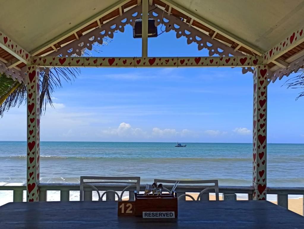 Nasya's Beach Side Cottages фото 11