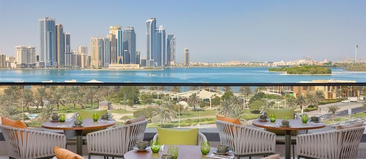 Фото отеля DoubleTree by Hilton Sharjah Waterfront Hotel & Residences