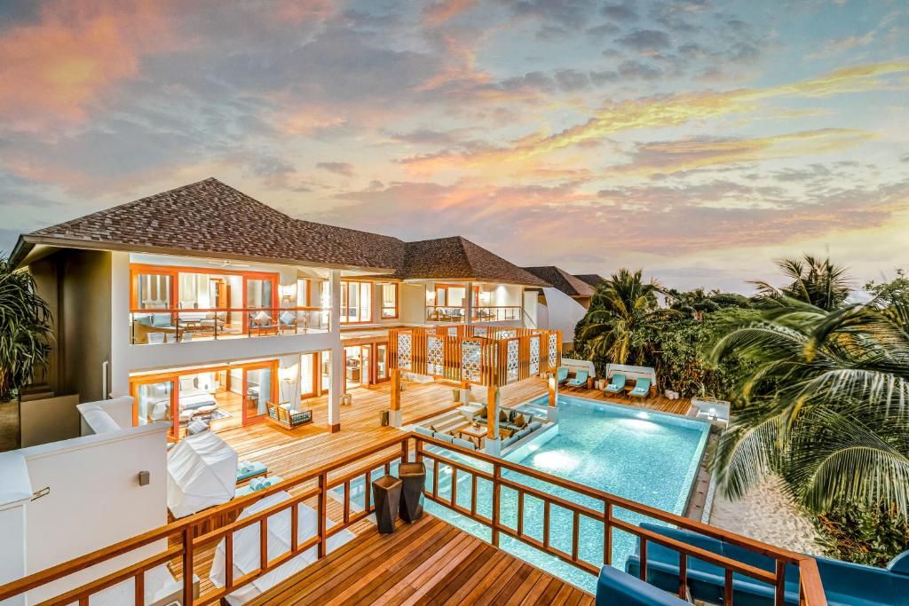 Hideaway Beach Resort & Spa фото 84
