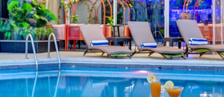 Фото отеля Howard Johnson Plaza by Wyndham Dubai Deira