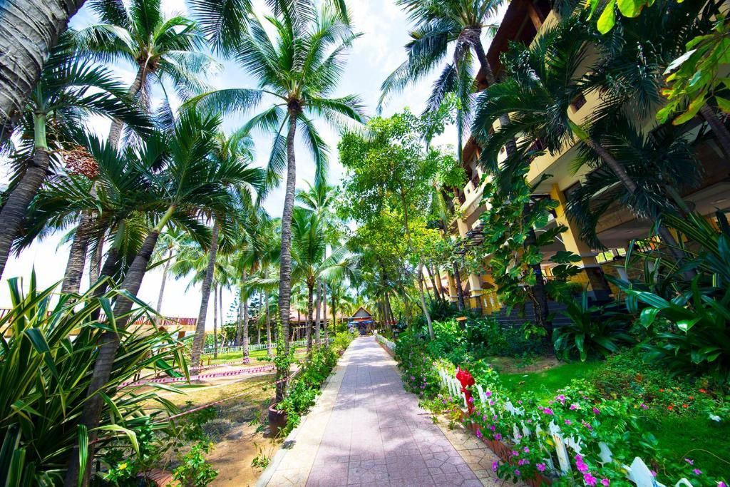 Hon Rom Central Beach Resort фото 11