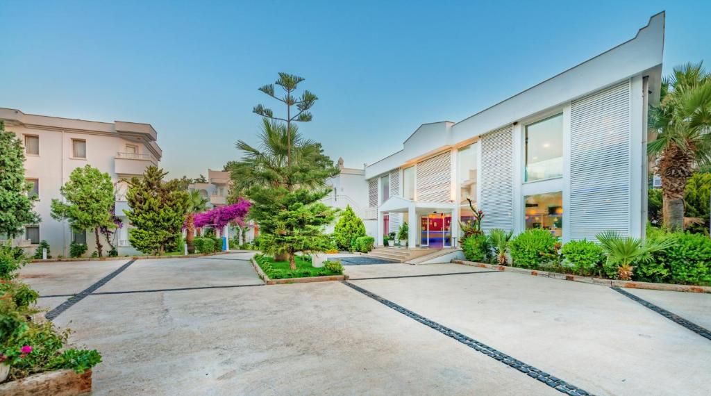 Bendis Beach Hotel фото 39