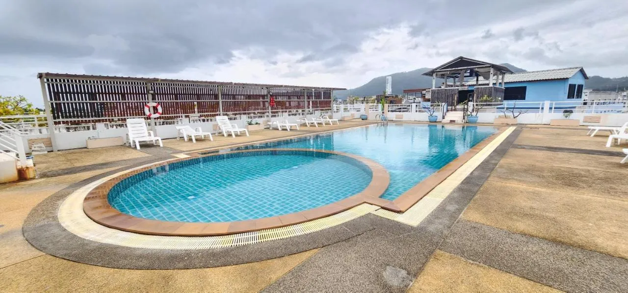 Issara Patong Beach фото 16
