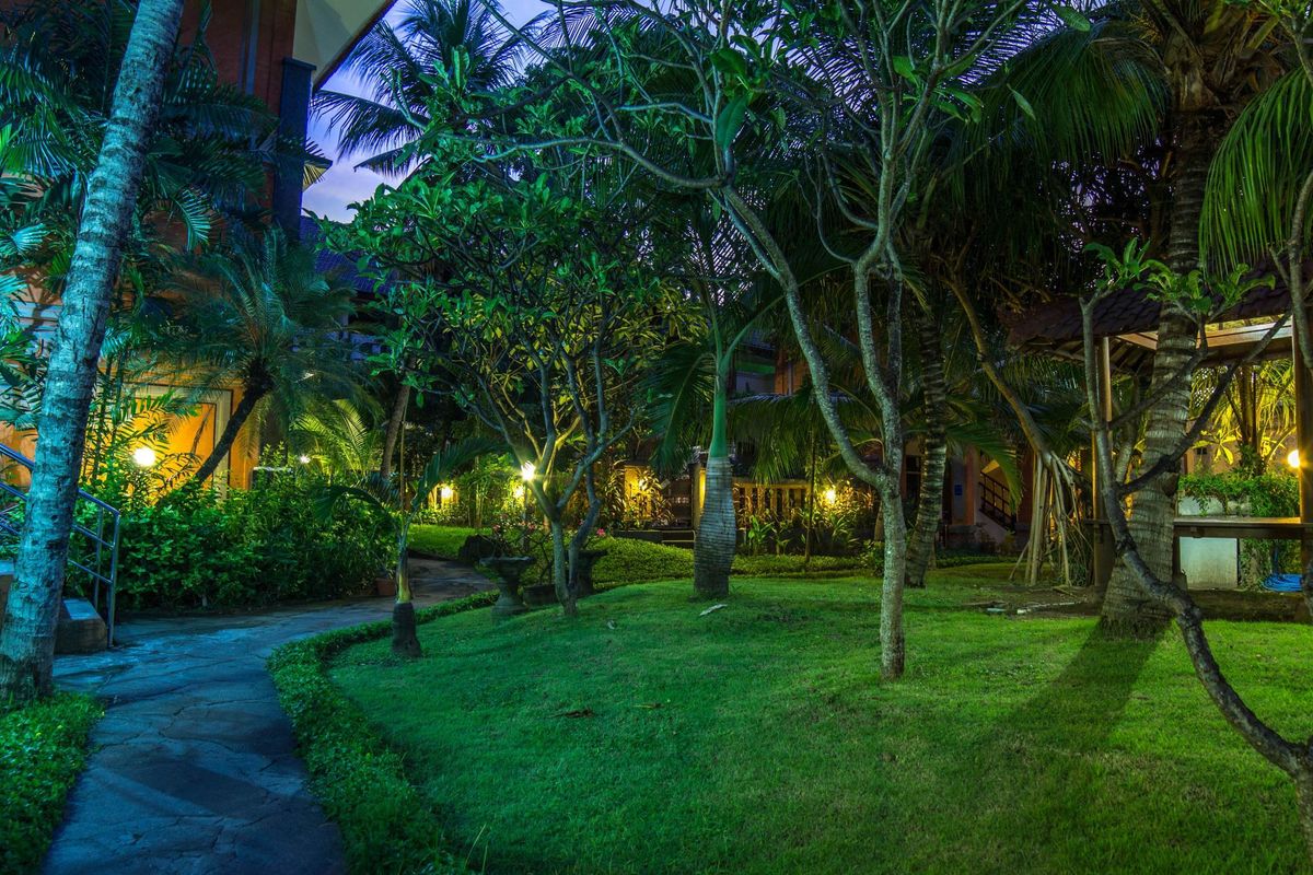 Bakung Beach Resort фото 19