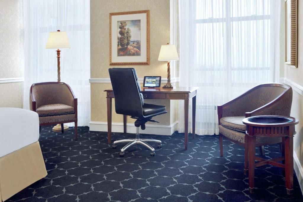 The Drake, A Hilton Hotel фото 17
