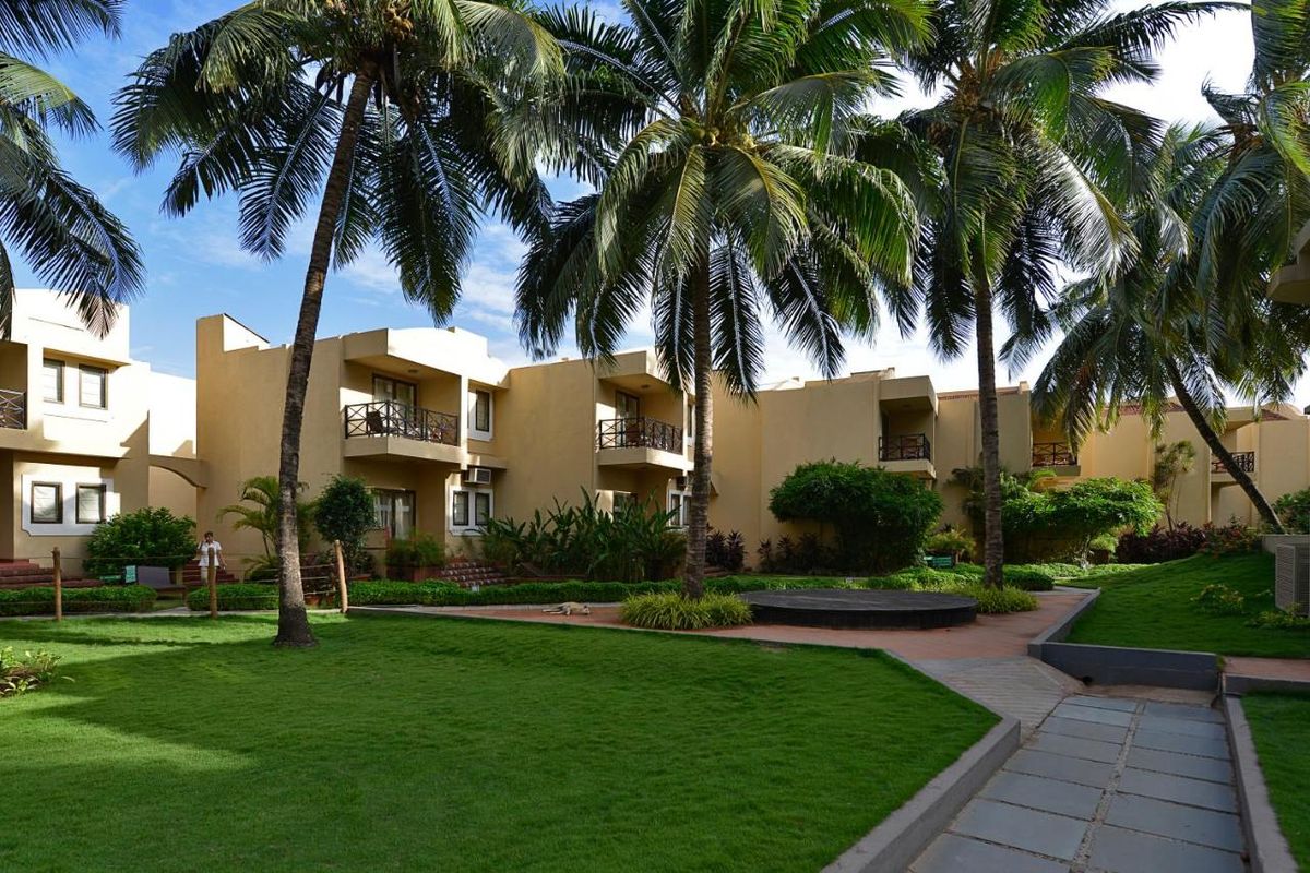 Whispering Palms Beach Resort фото 3