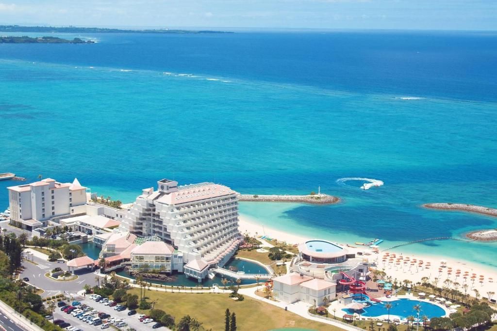 Sheraton Okinawa Sunmarina Resort фото 39