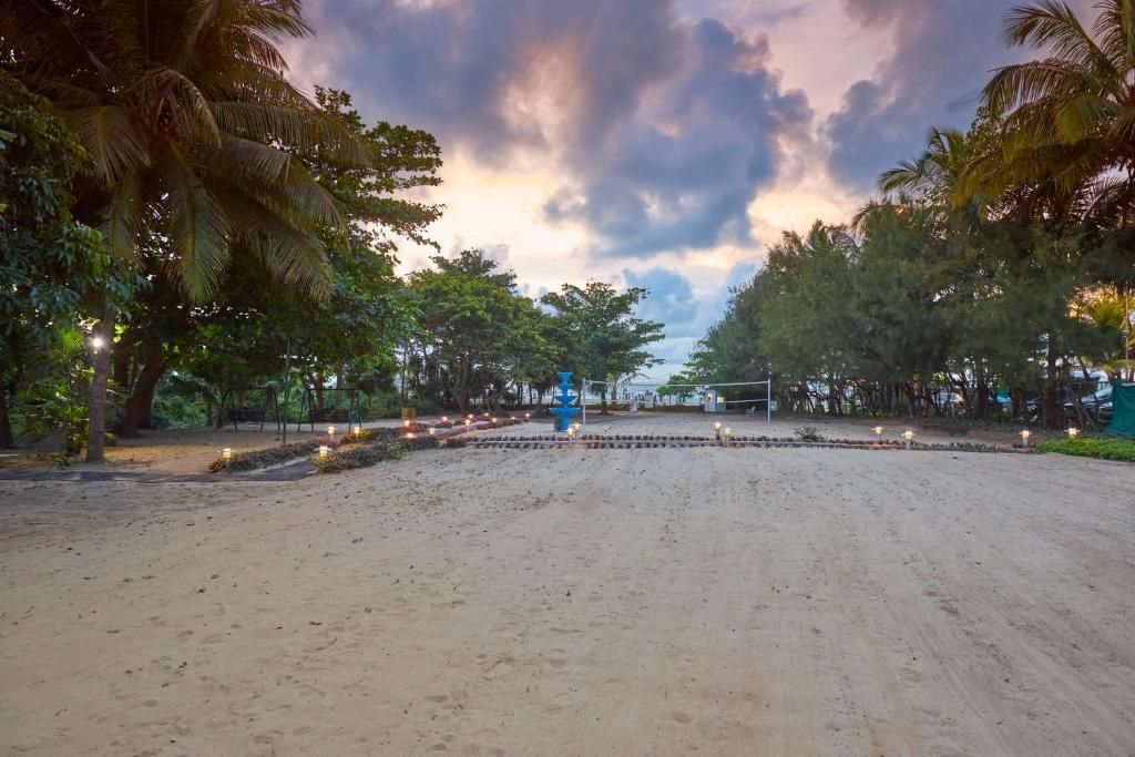 Royal Orchid Beach Resort & Spa, Goa фото 68
