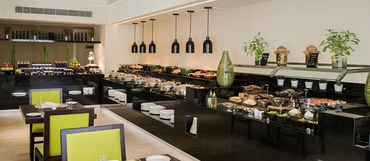 Фото отеля The Village at The Cove Rotana Resort