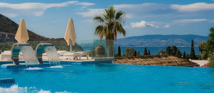 Фото отеля Bellazure Hotel