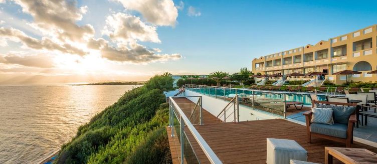 Фото отеля Niforeika Beach Hotel & Bungalows