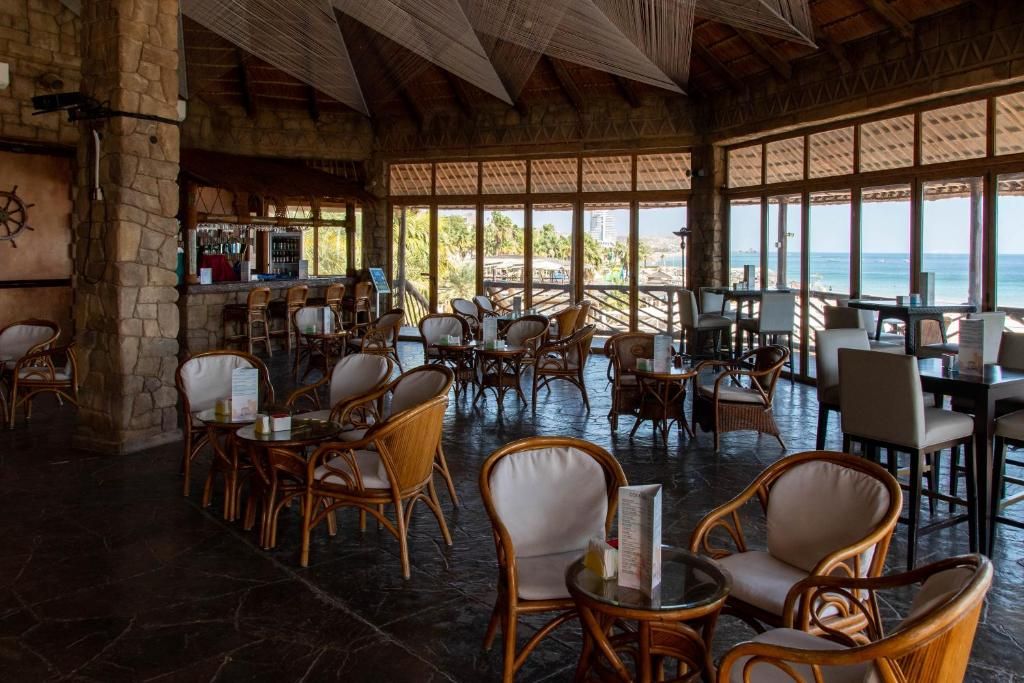 Sandy Beach Hotel & Resort фото 60