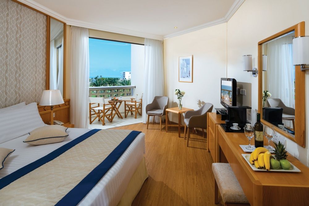 Constantinou Bros Athena Beach Hotel фото 67