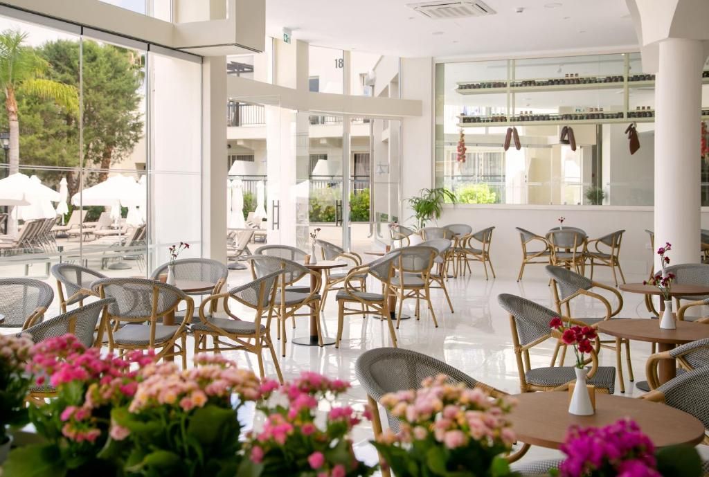 Louis Paphos Breeze фото 46