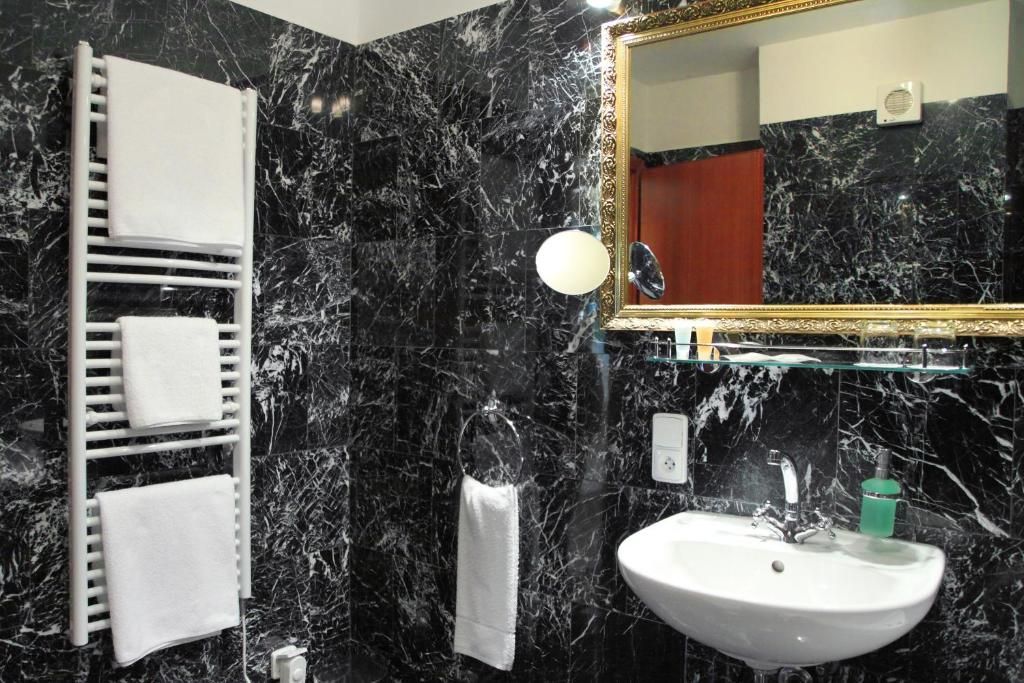 King Charles Boutique Residence фото 33