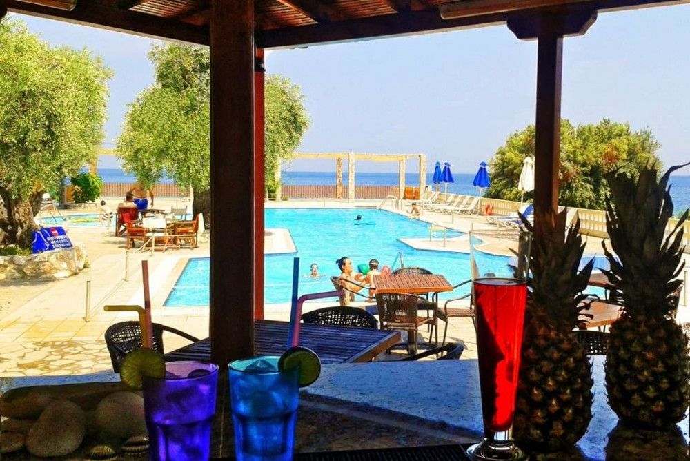 Maranton Beach Hotel фото 31