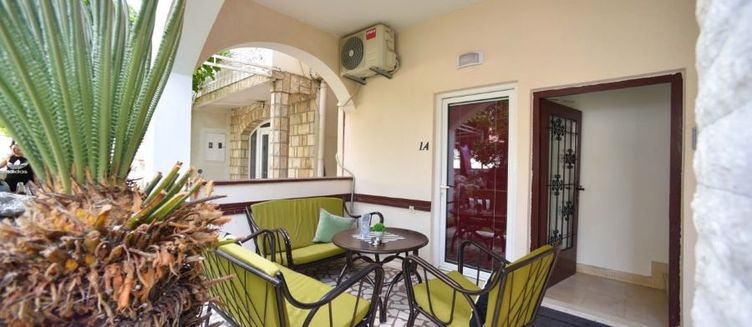 Фото отеля Adrovic 110 Guest House