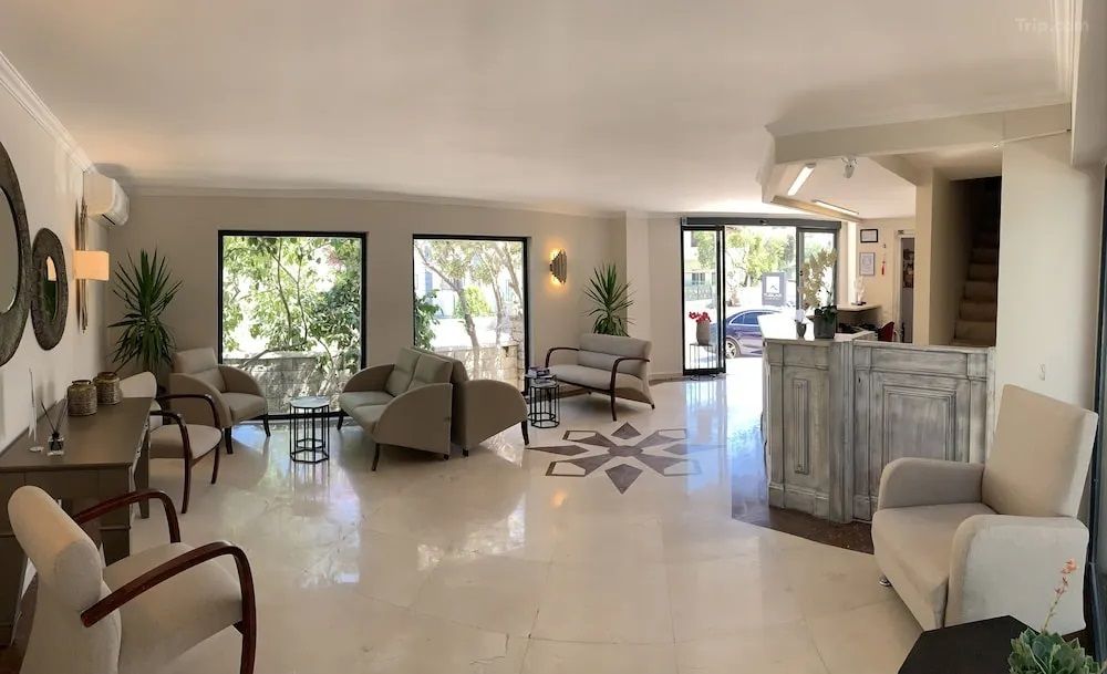 Moonshine Hotel & Suites фото 11