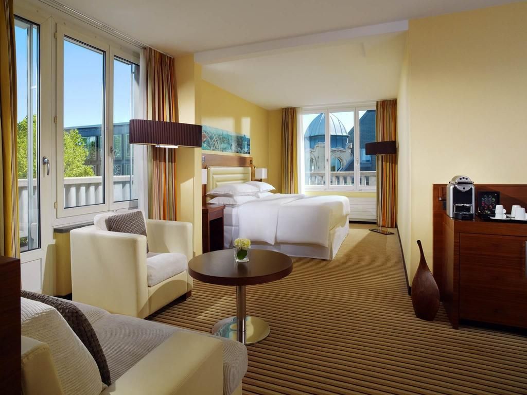 Sheraton Zürich Neues Schloss Hotel фото 0