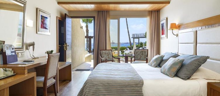 Фото отеля Alexander The Great Beach Hotel