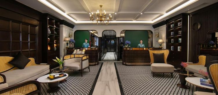 Фото отеля May de Ville Crown Hotel