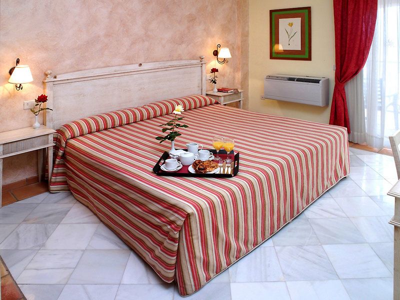 Hotel Las Aguilas фото 0